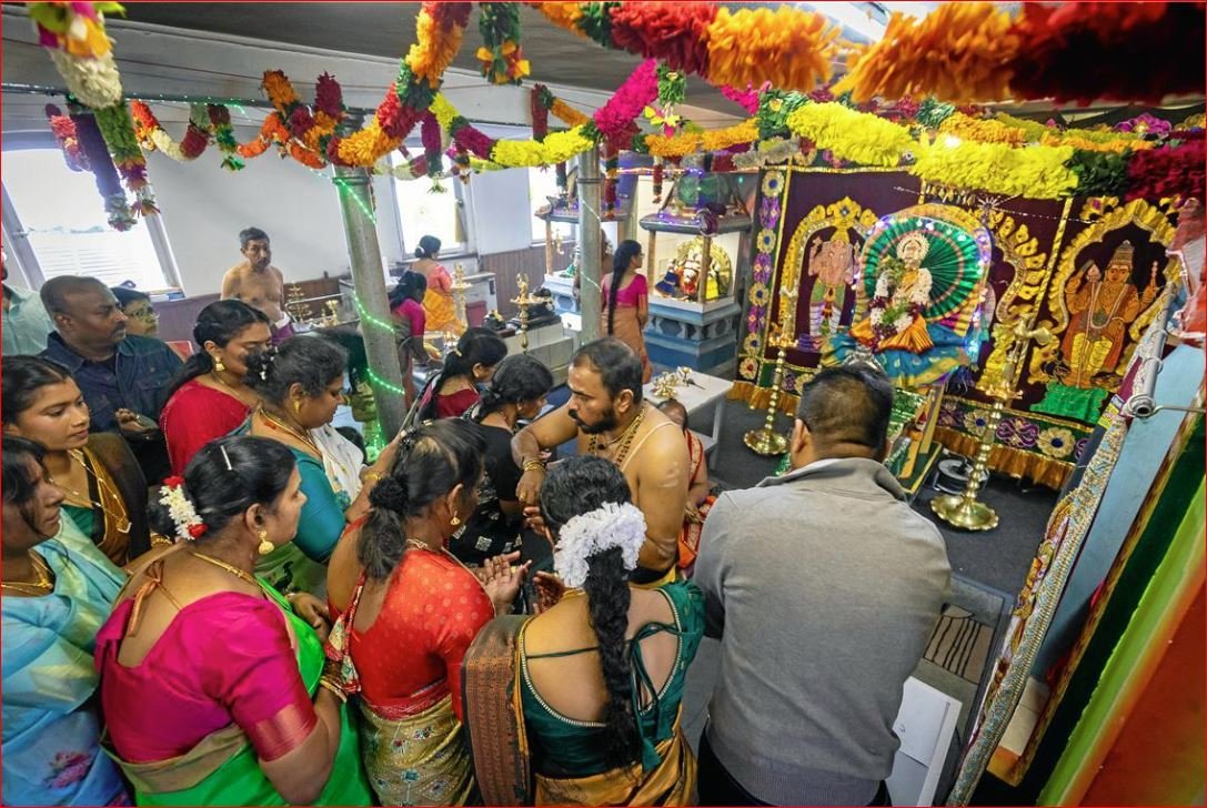 Wie Backnangs Hindugemeinde feiert: https://www.bkz.de/nachrichten/wie-backnangs-hindugemeinde-feiert-313500.html#google_vignette